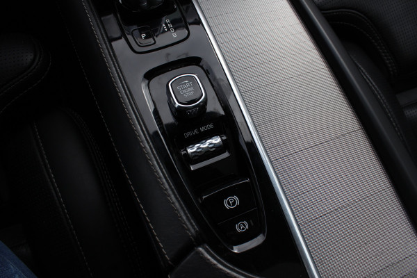 Volvo XC90 2.0 T8 Twin Engine AWD R-Design / Trekhaak / Panoramadak / 360Camera / Head-up / Luchtvering / Bowers & Wilkens / Ventilatie+Verwarming / 4zone airco / Dodehoek / DAB / ACC