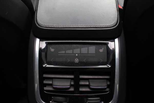 Volvo XC90 2.0 T8 Twin Engine AWD R-Design / Trekhaak / Panoramadak / 360Camera / Head-up / Luchtvering / Bowers & Wilkens / Ventilatie+Verwarming / 4zone airco / Dodehoek / DAB / ACC