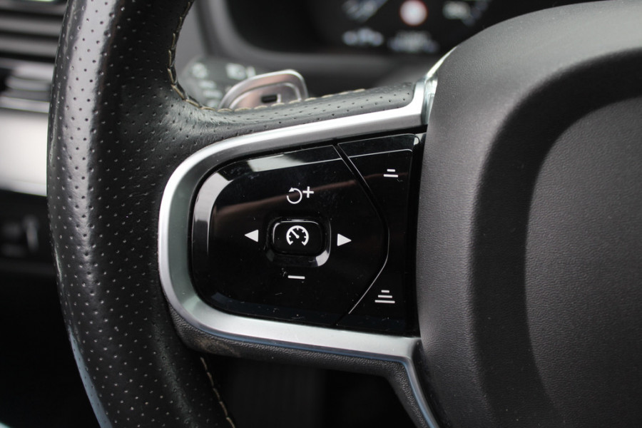 Volvo XC90 2.0 T8 Twin Engine AWD R-Design / Trekhaak / Panoramadak / 360Camera / Head-up / Luchtvering / Bowers & Wilkens / Ventilatie+Verwarming / 4zone airco / Dodehoek / DAB / ACC
