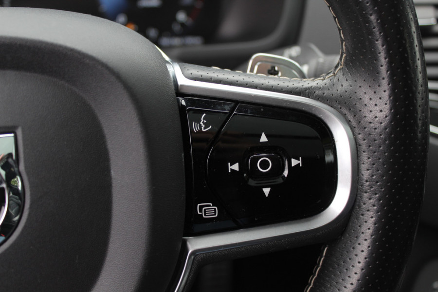 Volvo XC90 2.0 T8 Twin Engine AWD R-Design / Trekhaak / Panoramadak / 360Camera / Head-up / Luchtvering / Bowers & Wilkens / Ventilatie+Verwarming / 4zone airco / Dodehoek / DAB / ACC