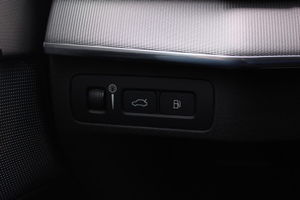 Volvo XC90 2.0 T8 Twin Engine AWD R-Design / Trekhaak / Panoramadak / 360Camera / Head-up / Luchtvering / Bowers & Wilkens / Ventilatie+Verwarming / 4zone airco / Dodehoek / DAB / ACC