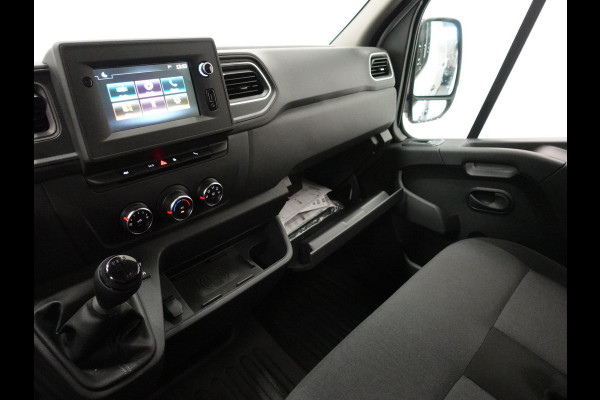 Renault Master T33 2.3 dCi 135 L2H2 BPM VRIJ ! Trekhaak Navigatie Apple CarPlay Android Auto Parkeerhulp Cruise Control Airco