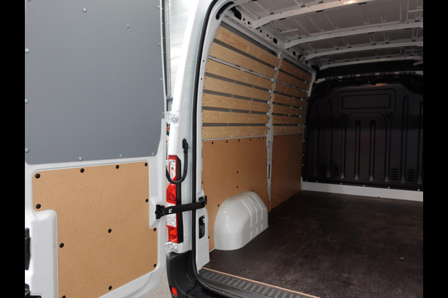 Renault Master T33 2.3 dCi 135 L2H2 BPM VRIJ ! Trekhaak Navigatie Apple CarPlay Android Auto Parkeerhulp Cruise Control Airco