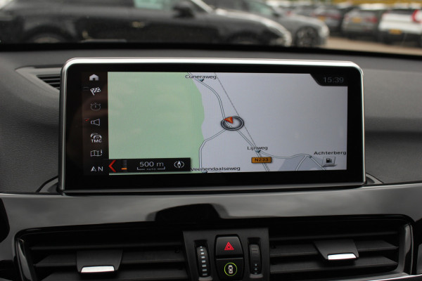 BMW X1 xDrive20i High Exe. M Sport / Trekhaak / Camera / Alcantara / Keyless / 19'' / Navigatie / Stoelverwarming / DAB / Cruise Control