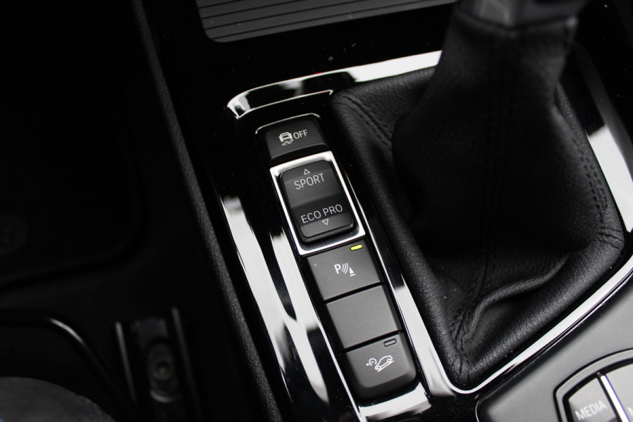 BMW X1 xDrive20i High Exe. M Sport / Trekhaak / Camera / Alcantara / Keyless / 19'' / Navigatie / Stoelverwarming / DAB / Cruise Control