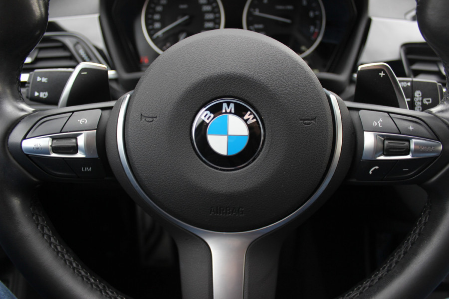 BMW X1 xDrive20i High Exe. M Sport / Trekhaak / Camera / Alcantara / Keyless / 19'' / Navigatie / Stoelverwarming / DAB / Cruise Control