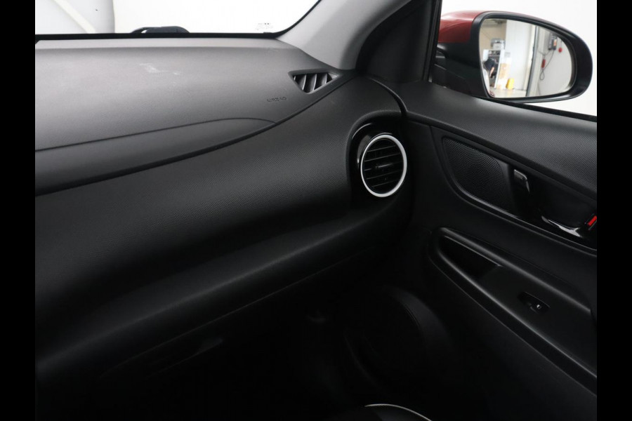 Hyundai Kona 1.6 GDI HEV Premium | Apple Carplay | LED | Stoelverwarming | KRELL Sound | Leder | Stuur/stoel verwarming | Camera | Park assist |