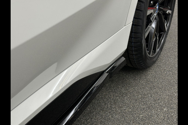 BMW iX1 30 313pk X-Drive M-Sport Performance | Adaptief Led | Sportstoelen | Keyless | 35390,= Exl. BTW | 4WD | Adaptieve Cruise en Struurwielverw. voorbereid | Antraciet Hemel | Carplay | Sfeerverlichting | 1200kg Trekgewicht | Camera | Bovag Garantie.