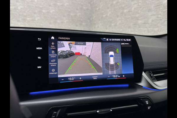 BMW iX1 30 313pk X-Drive M-Sport Performance | Adaptief Led | Sportstoelen | Keyless | 35390,= Exl. BTW | 4WD | Adaptieve Cruise en Struurwielverw. voorbereid | Antraciet Hemel | Carplay | Sfeerverlichting | 1200kg Trekgewicht | Camera | Bovag Garantie.
