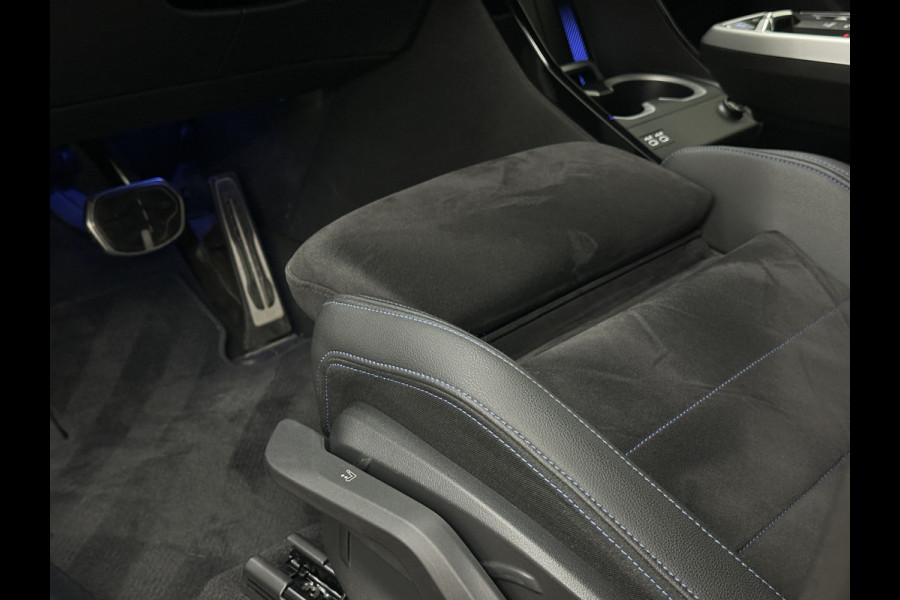 BMW iX1 30 313pk X-Drive M-Sport Performance | Adaptief Led | Sportstoelen | Keyless | 35390,= Exl. BTW | 4WD | Adaptieve Cruise en Struurwielverw. voorbereid | Antraciet Hemel | Carplay | Sfeerverlichting | 1200kg Trekgewicht | Camera | Bovag Garantie.