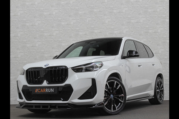 BMW iX1 30 313pk X-Drive M-Sport Performance | Adaptief Led | Sportstoelen | Keyless | 35390,= Exl. BTW | 4WD | Adaptieve Cruise en Struurwielverw. voorbereid | Antraciet Hemel | Carplay | Sfeerverlichting | 1200kg Trekgewicht | Camera | Bovag Garantie.