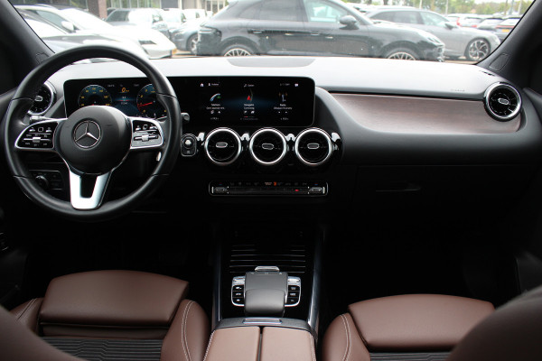 Mercedes-Benz B-Klasse 180 Advantage / Camera / Bruin Leder / Matrix LED / 17'' / CarPlay / Virtual Cockpit / Cruise Control / Elektr. achterklep