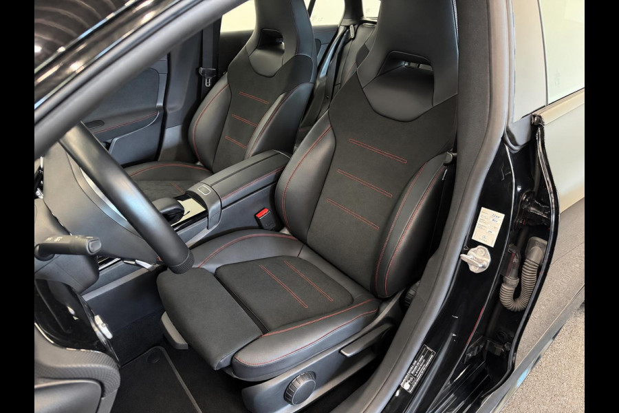 Mercedes-Benz CLA-Klasse Shooting Brake 250 e AMG Limited PHEV SoH 97%  AMG  Leder Alcantara Camera Navigatie Apple CarPlay Stoelverwarming Sfeerverlichting Elektrische achterklep Wireless charging