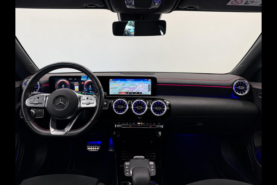 Mercedes-Benz CLA-Klasse Shooting Brake 250 e AMG Limited PHEV SoH 97%  AMG  Leder Alcantara Camera Navigatie Apple CarPlay Stoelverwarming Sfeerverlichting Elektrische achterklep Wireless charging