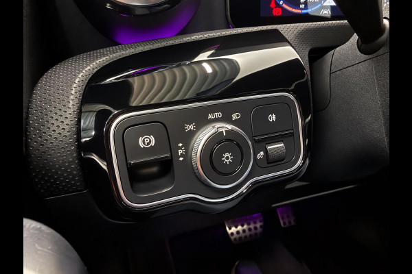 Mercedes-Benz CLA-Klasse Shooting Brake 250 e AMG Limited PHEV SoH 97%  AMG  Leder Alcantara Camera Navigatie Apple CarPlay Stoelverwarming Sfeerverlichting Elektrische achterklep Wireless charging