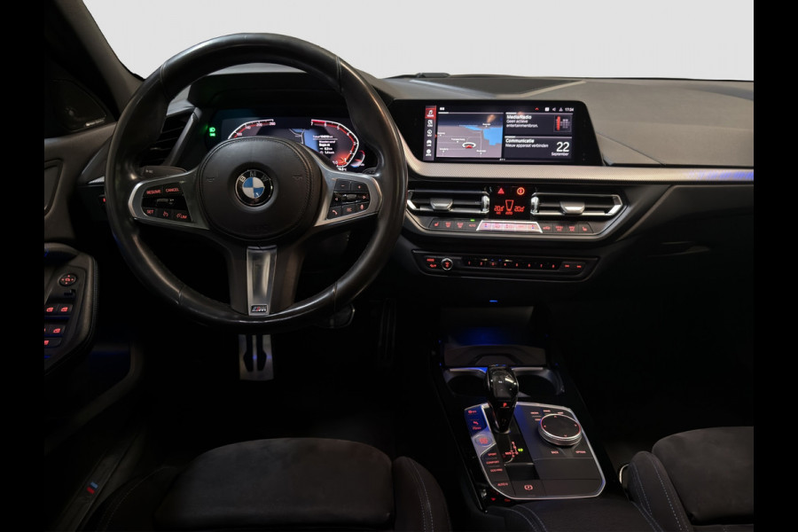 BMW 1-serie 118i Executive M-Sport |Pano|Harman-Kardon|HUD|Camera|M-Stoelen|NAP