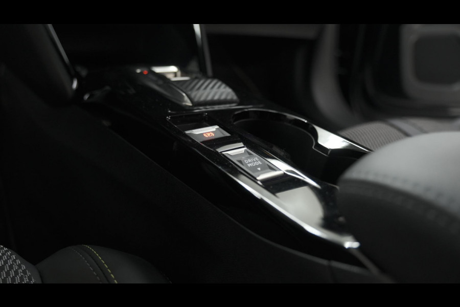 Peugeot 2008 PureTech 130 EAT8 GT | Trekhaak | 360 Camera | Adaptieve Cruise Control | Apple Carplay