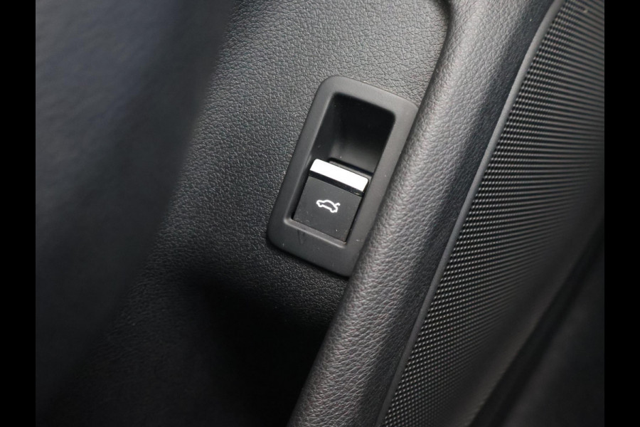 Audi A4 Avant 40 TDI 190 PK AUT. + PANORAMA | AFN. TREKHAAK | LEDER SPORTINTERIEUR | APPLE CARPLAY | STOELVERW.
