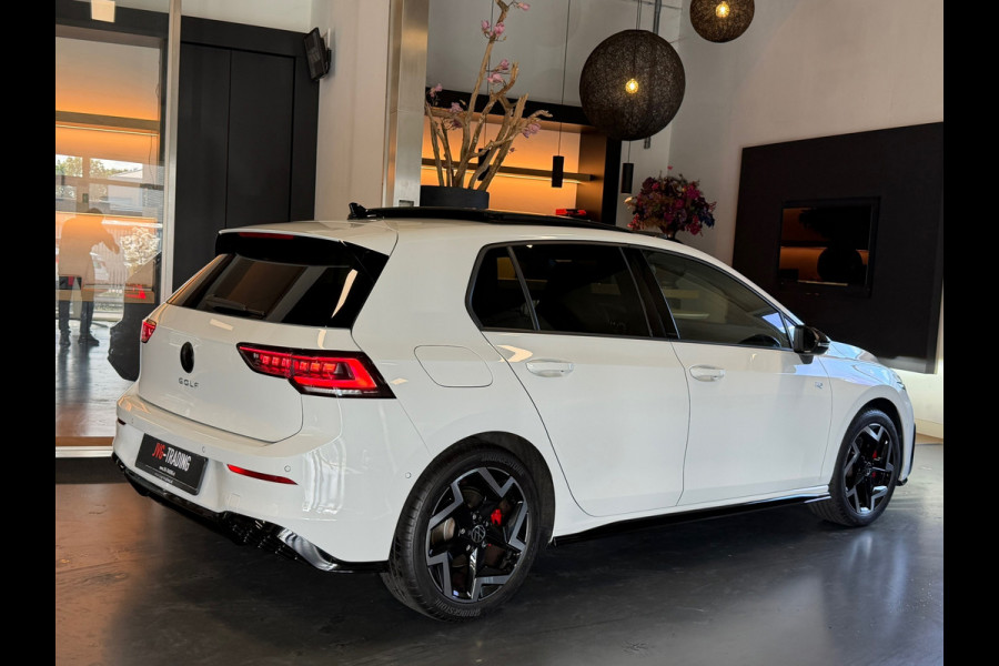 Volkswagen Golf 8.5 1.5 eTSI R-Line Facelift Panorama IQ-light Camera