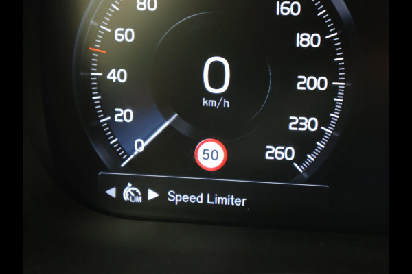 Volvo XC60 2.0 T6 RECHARGE 340 PK R-DESIGN + 21 INCH | TREKHAAK | PANORAMA | ADAPTIVE CRUISE | HK | CAMERA