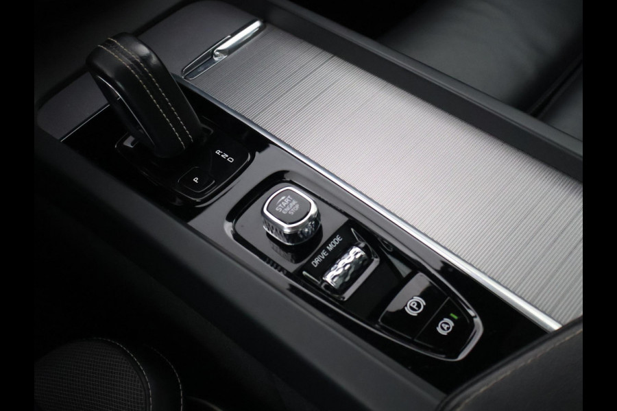 Volvo XC60 2.0 T6 RECHARGE 340 PK R-DESIGN + 21 INCH | TREKHAAK | PANORAMA | ADAPTIVE CRUISE | HK | CAMERA