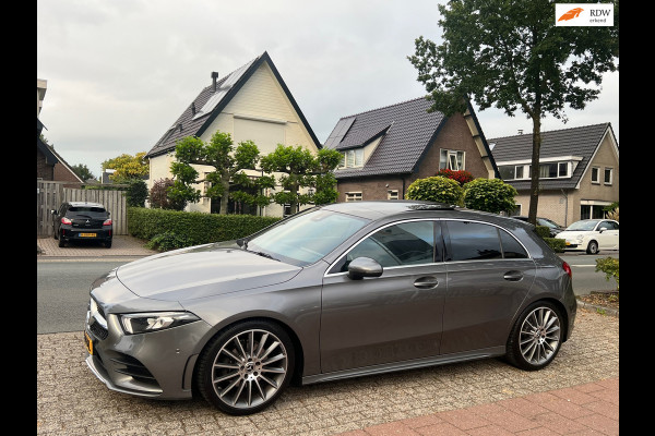 Mercedes-Benz A-Klasse 200 Premium AMG Pakket Panoramadak !