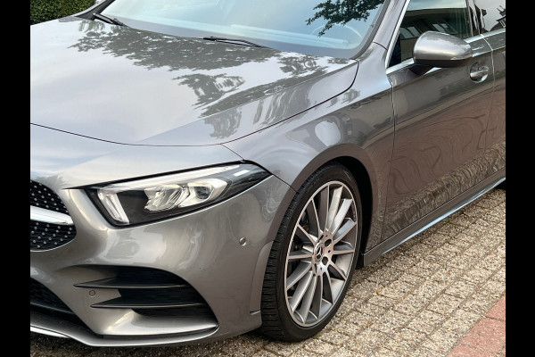 Mercedes-Benz A-Klasse 200 Premium AMG Pakket Panoramadak !