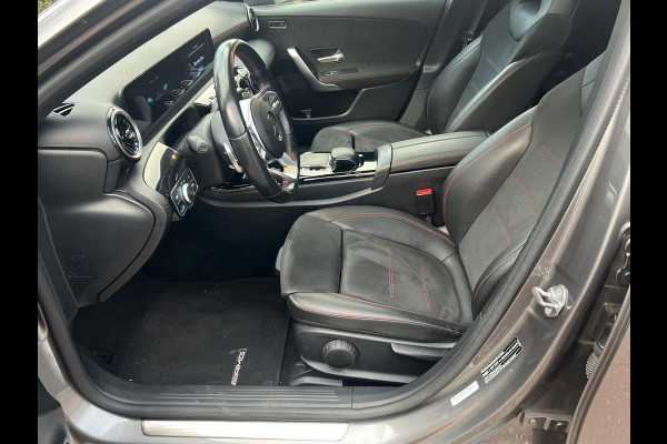 Mercedes-Benz A-Klasse 200 Premium AMG Pakket Panoramadak !