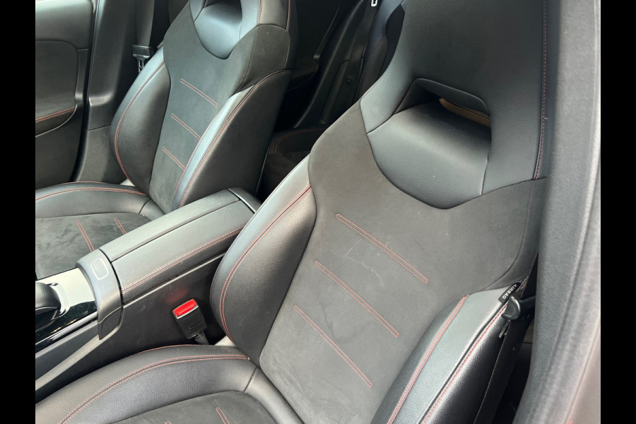 Mercedes-Benz A-Klasse 200 Premium AMG Pakket Panoramadak !