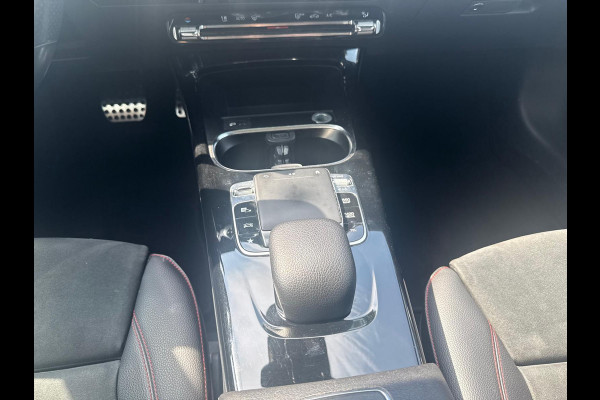 Mercedes-Benz A-Klasse 200 Premium AMG Pakket Panoramadak !