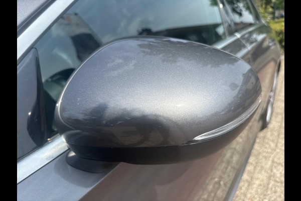 Mercedes-Benz A-Klasse 200 Premium AMG Pakket Panoramadak !