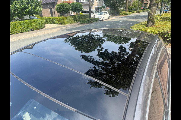 Mercedes-Benz A-Klasse 200 Premium AMG Pakket Panoramadak !