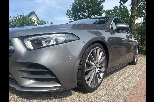 Mercedes-Benz A-Klasse 200 Premium AMG Pakket Panoramadak !