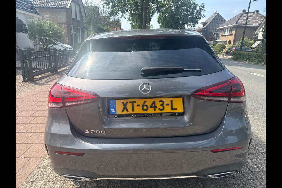 Mercedes-Benz A-Klasse 200 Premium AMG Pakket Panoramadak !