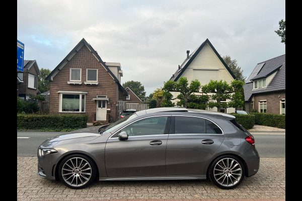 Mercedes-Benz A-Klasse 200 Premium AMG Pakket Panoramadak !