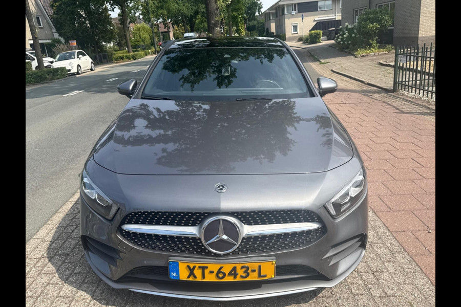 Mercedes-Benz A-Klasse 200 Premium AMG Pakket Panoramadak !