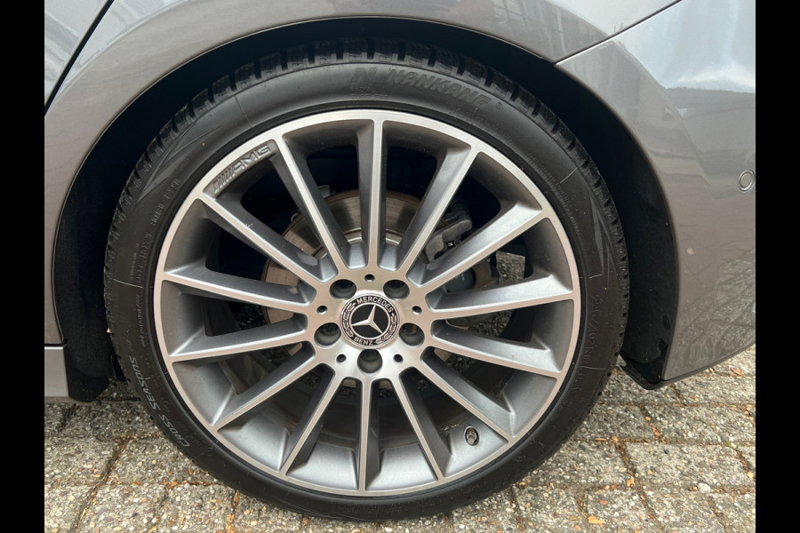 Mercedes-Benz A-Klasse 200 Premium AMG Pakket Panoramadak !