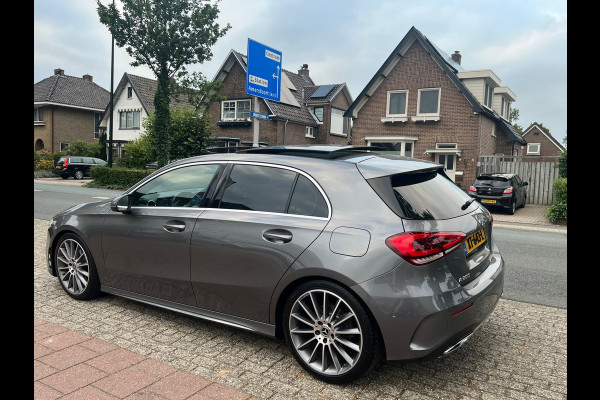 Mercedes-Benz A-Klasse 200 Premium AMG Pakket Panoramadak !