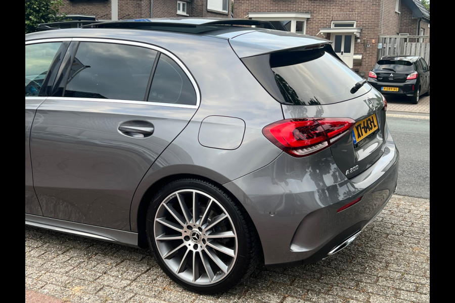 Mercedes-Benz A-Klasse 200 Premium AMG Pakket Panoramadak !