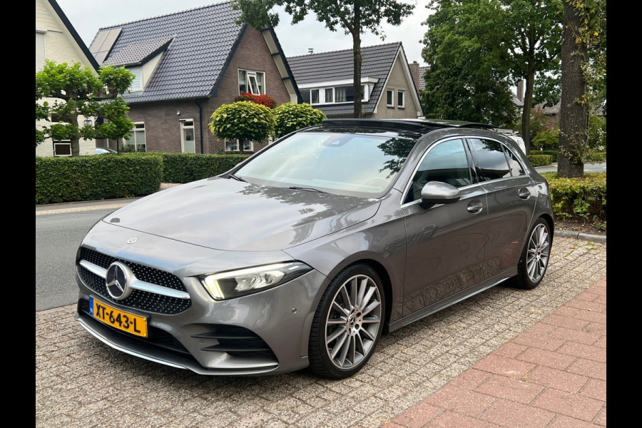 Mercedes-Benz A-Klasse 200 Premium AMG Pakket Panoramadak !