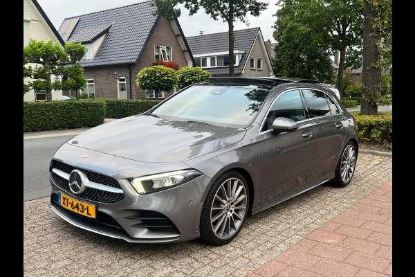 Mercedes-Benz A-Klasse 200 Premium AMG Pakket Panoramadak !