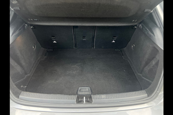 Mercedes-Benz A-Klasse 200 Premium AMG Pakket Panoramadak !