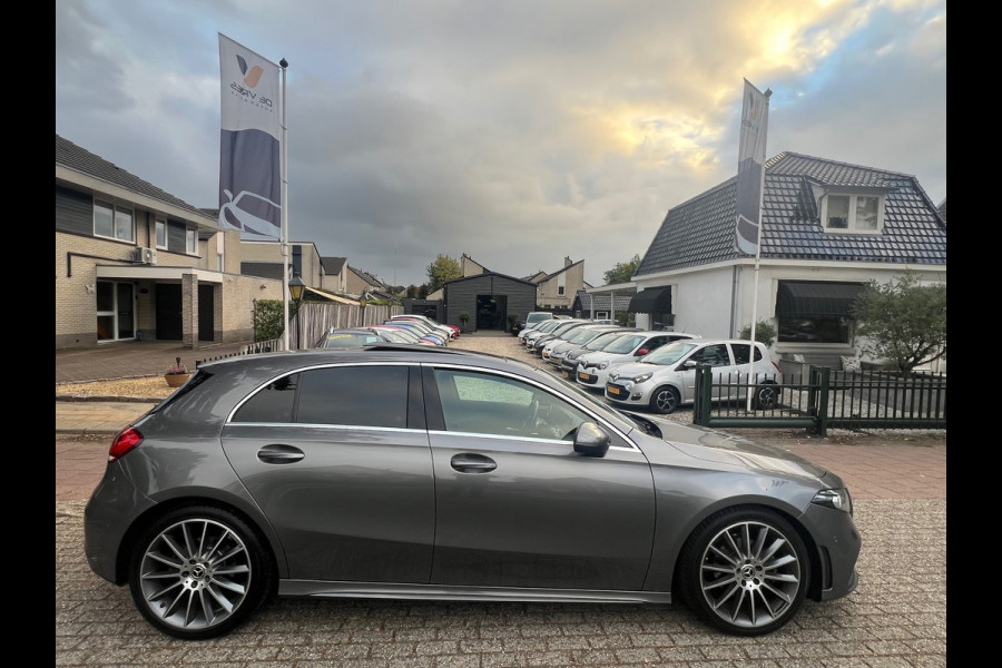 Mercedes-Benz A-Klasse 200 Premium AMG Pakket Panoramadak !