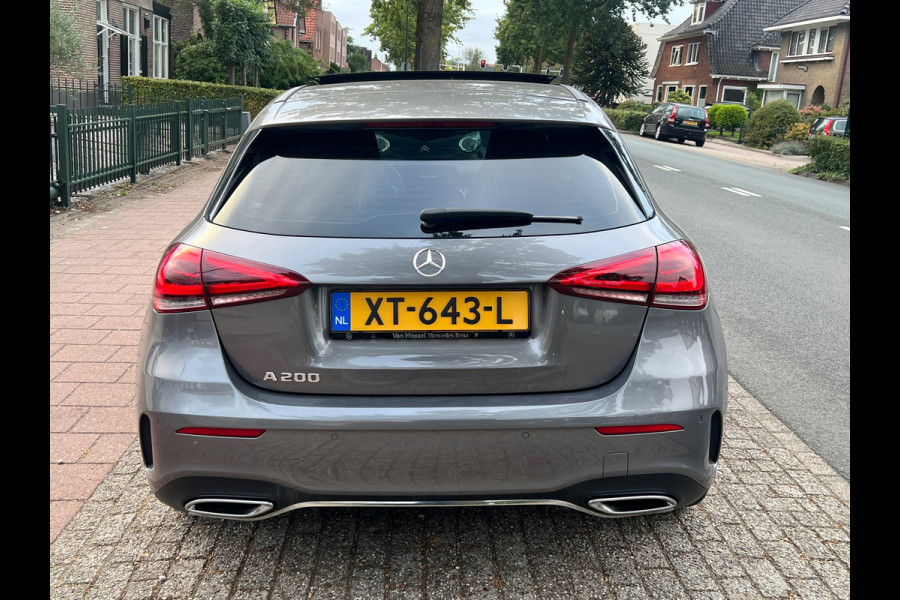 Mercedes-Benz A-Klasse 200 Premium AMG Pakket Panoramadak !