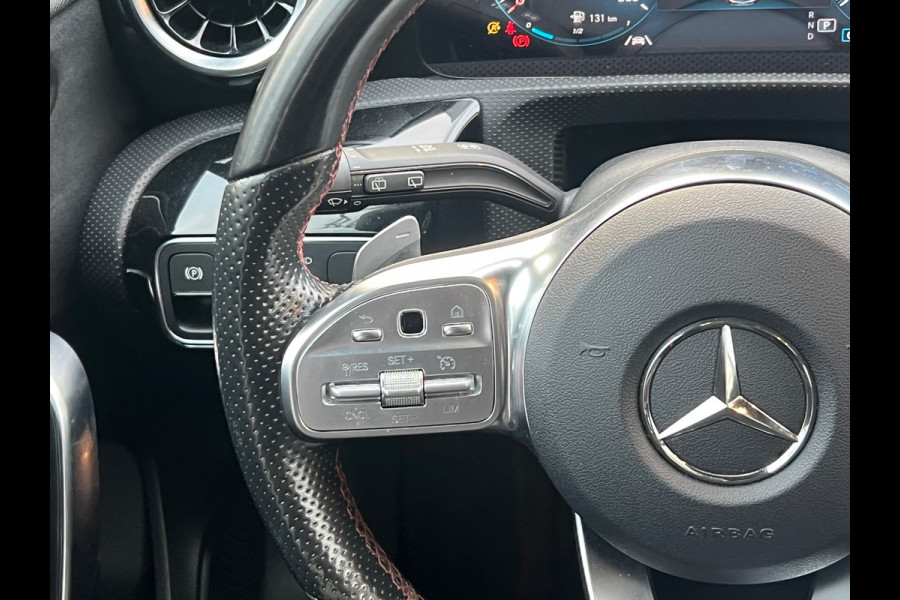 Mercedes-Benz A-Klasse 200 Premium AMG Pakket Panoramadak !