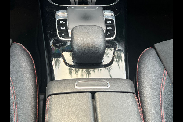 Mercedes-Benz A-Klasse 200 Premium AMG Pakket Panoramadak !