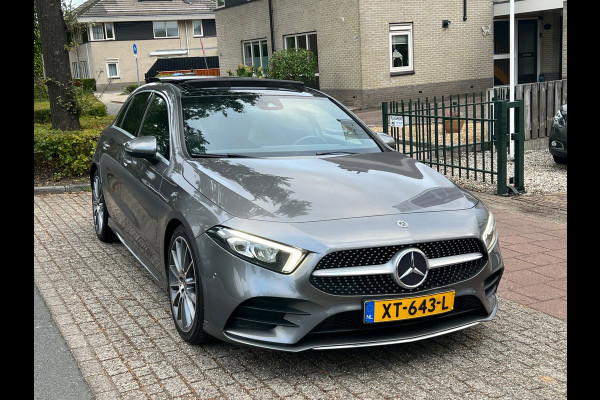 Mercedes-Benz A-Klasse 200 Premium AMG Pakket Panoramadak !