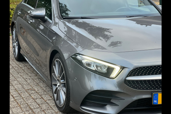 Mercedes-Benz A-Klasse 200 Premium AMG Pakket Panoramadak !