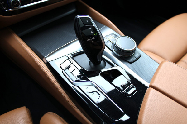 BMW 5 Serie Touring 530e High Executive | Pano | M Sport | Hifi | Mirror Pack | 20 inch