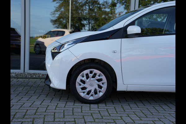 Toyota Aygo 1.0 VVT-i x-play | LED | Achteruitrijcamera | Apple Carplay/Android Auto |